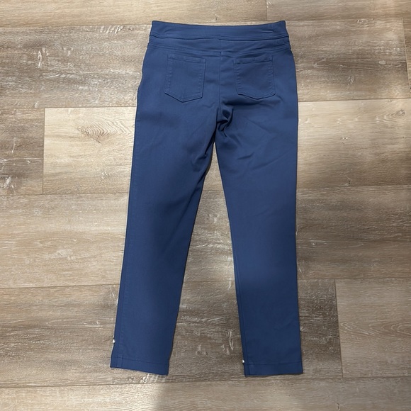 ATTYRE New York Blue lightweight denim Pants with pearl detail near hem Sz 4 - Picture 2 of 9